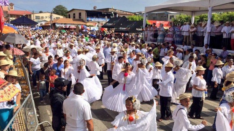 Las Tablas vive multitudinario Desfile de las Mil Polleras