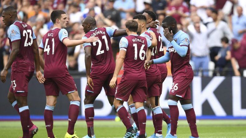 Premier League admite errores arbitrales, incluso con VAR