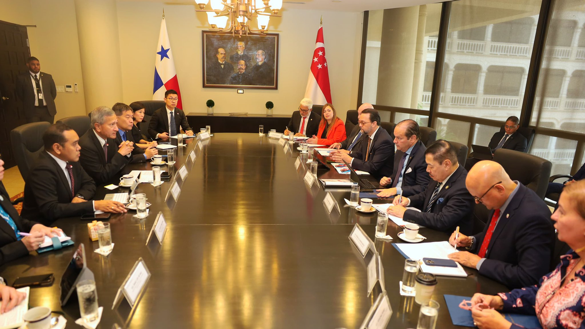 El ministro de Relaciones Exteriores de Panamá sostuvo una reunión bilateral con el canciller de Singapur.