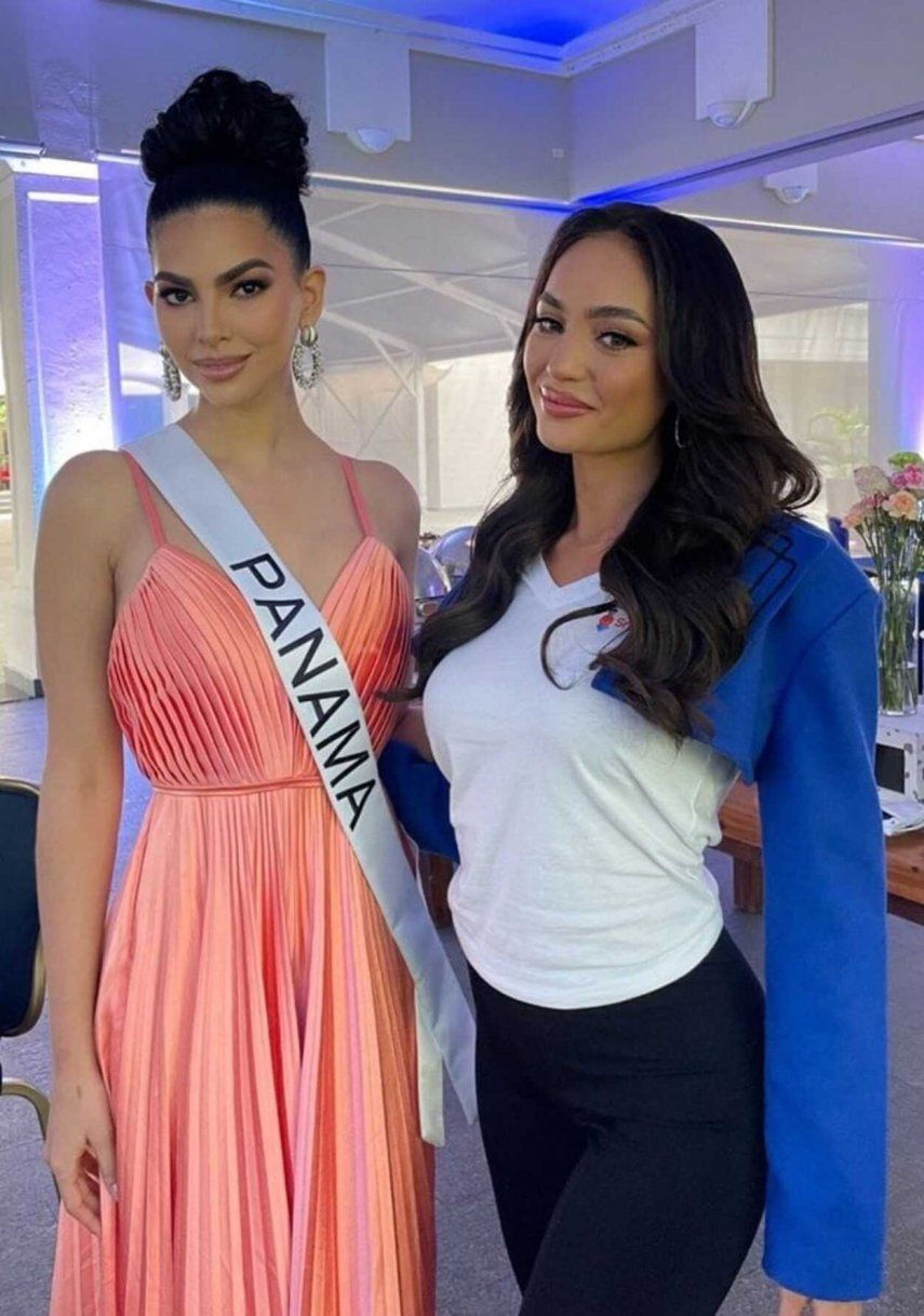 Miss Universo 2023: Natasha Vargas y RBonney Gabriel juntas en El Salvador.