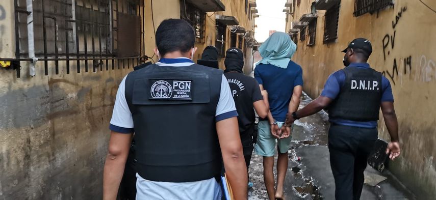 Diligencia de allanamiento en calle 14