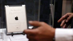 Esperan recaudar 40.000 dólares por un iPad del papa Francisco en una subasta