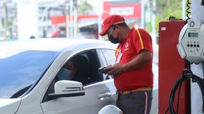 El precio del galón de combustible está fijado en B/.3.25. El precio del galón de combustible está fijado en B/.3.25.