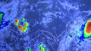 {alttext(Onda Tropical #8,¡Advertencia! Onda Tropical #8 se mueve hacia Panamá según SINAPROC)}