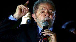 Lula se mantiene al frente en las intenciones de voto a un año de elecciones