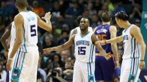 Walker destaca en la victoria de los Hornets