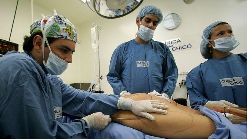 Dominicana abre investigación a tercera clínica estética