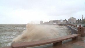 Fuertes vientos por ciclón Yakecan golpean costas de Uruguay