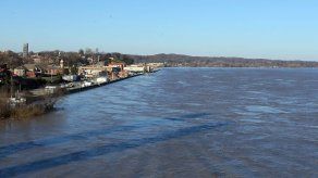Gobernadores inspeccionan daños en Missouri e Illinois