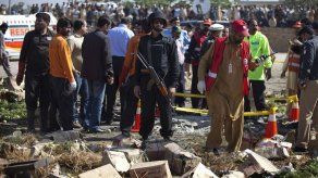 Al menos 42 muertos por el choque de un autobús con un camión en Pakistán
