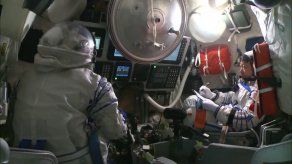 Nave de carga con provisiones y equipos se acopla en módulo de estación espacial china