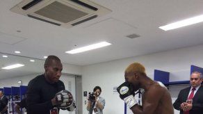 Jezreel Corrales firma con Golden Boy Promotion