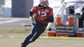 Gronkowski no entrena; Brady lo hace en forma limitada
