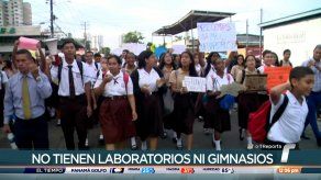 Estudiantes exigen culminar reparación del Instituto José Dolores Moscote