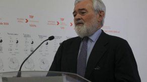 Director RAE ve complejo de inferioridad en renunciar al español por inglés