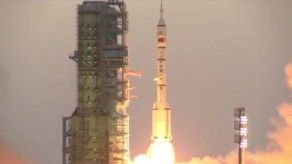 La misión espacial tripulada china Shenzhou-11 despega con éxito