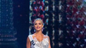 Miss EEUU se disculpa por reírse del bajo nivel de inglés de dos concursantes