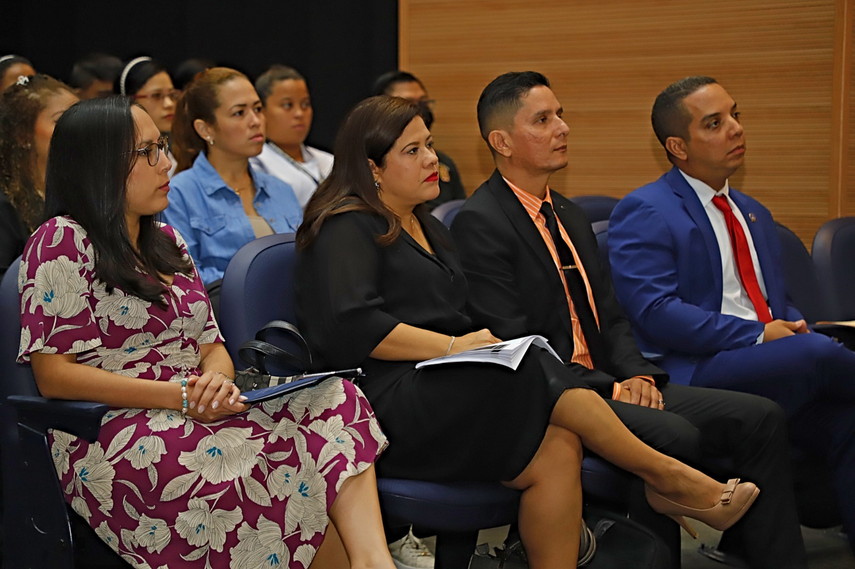 Alcaldía desarrolla conferencia sobre la transparencia en la era digital