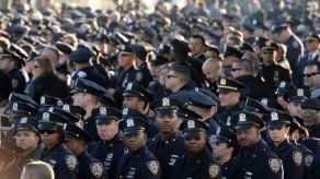 Jefe de Policía de N.York pide a agentes no dar espalda al alcalde en funeral