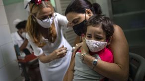 Se intensifica vacunación en Cuba debido a rebrote del Covid 19.