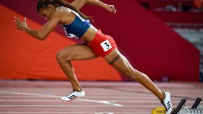 Gianna Woodruff clasifica a los Juegos Olímpicos con un tiempo de 55.02s en los 400m vallas