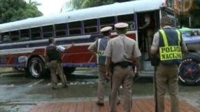 Sorprenden a estudiantes en ropa interior dentro de un bus