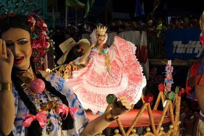 Calle Abajo baila al ritmo de la mejorana