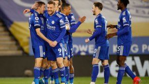 Iheanacho fija al Leicester en el podio