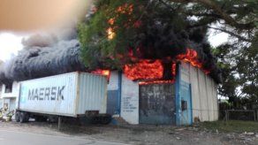 Incendio consume un depósito de chatarras en David