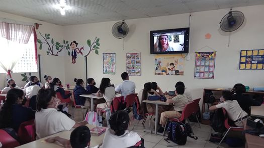 Utilizando la tecnología de los SmartGlasses, alrededor de 250 niños con sus profesoresse adentraron en la Central Hidroeléctrica Enel Fortuna,