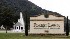 Carrie Fisher es enterrada en urna con forma de pastilla de Prozac