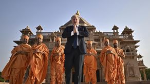 Johnson no asistirá a la votación, ya que se encuentra de visita oficial en la India. Insistió en que quería “seguir con el trabajo” de liderar el país.