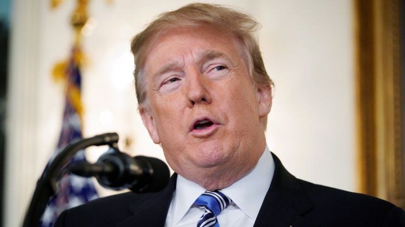 Trump dice que FBI se ocupa más de la injerencia rusa que del tirador de Florida