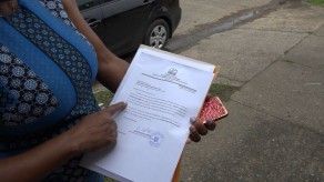 Abogada de policía que se atrincheró en Colón denuncia represalia contra su cliente