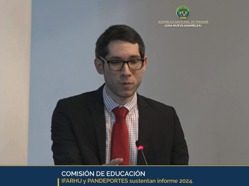 Director del IFARHU gestiona fondos con el MEF para el pago de becas adeudadas