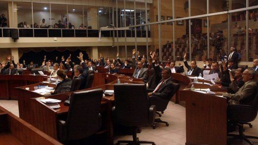 Valdés Carrasquilla confirma que diputados CD se reunieron con Varela