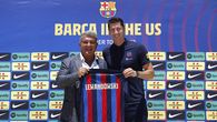Robert Lewandowski, presentado oficialmente con el Barcelona Robert Lewandowski, presentado oficialmente con el Barcelona