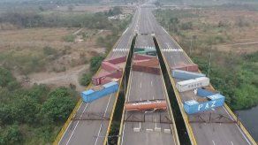 Gobierno venezolano refuerza bloqueo de puente fronterizo con Colombia