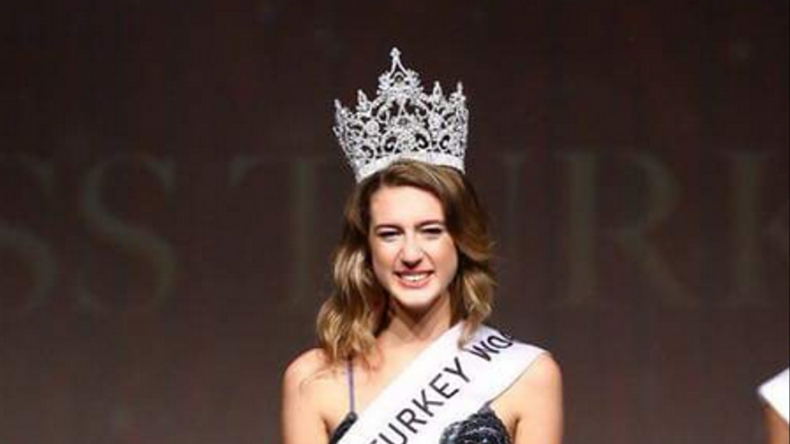 Miss Turquía pierde su corona por un tuit sobre el fallido golpe de Estado