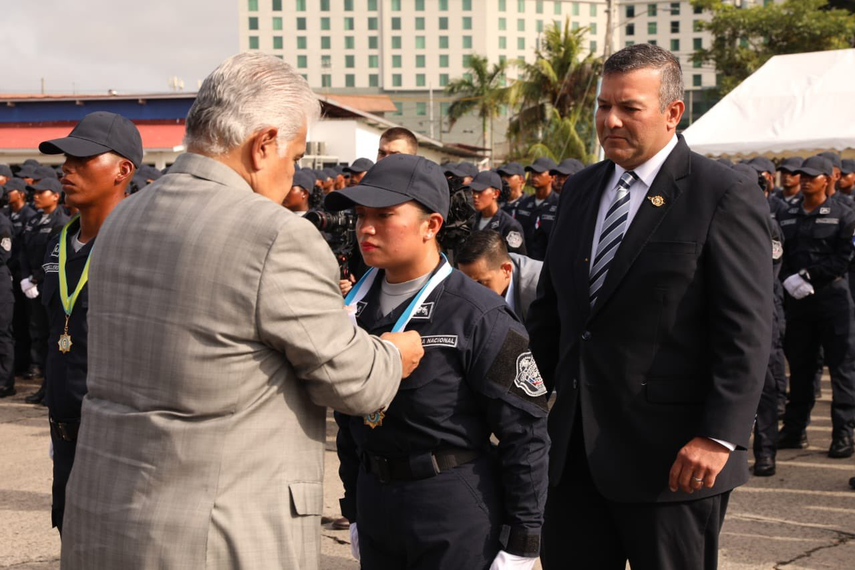 Presidente José Raúl Mulino durante la graduación de&nbsp; nuevos agentes de la Policía Nacional.