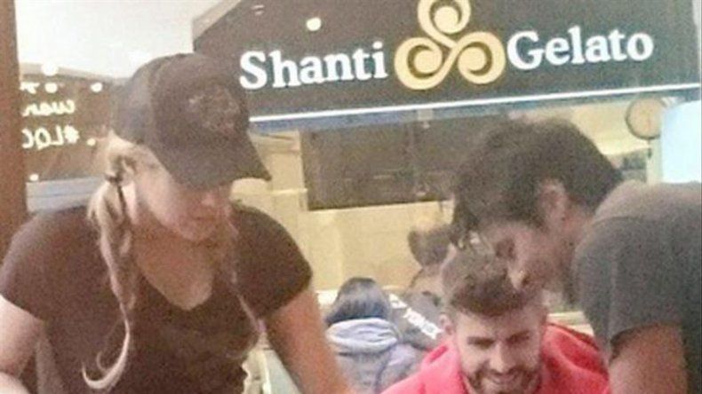 ¿Shakira se hace la diva en un café de Barcelona?