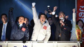 El partido del primer ministro Abe gana las elecciones en Japón