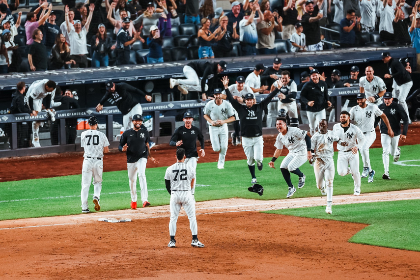 José Caballero da hit decisivo y clasifica a Yankees a playoff