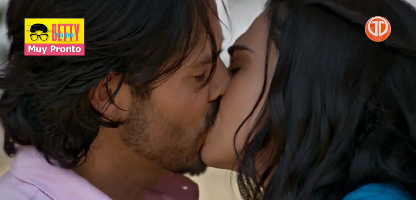 Rafael y Fernanda se besan por primera vez.