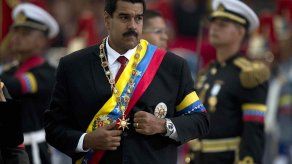Parlamento de Venezuela aprueba abandono del cargo de Maduro