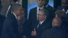 Cuba: sitio web oficialista saluda estrechón de manos Raúl Castro y Obama