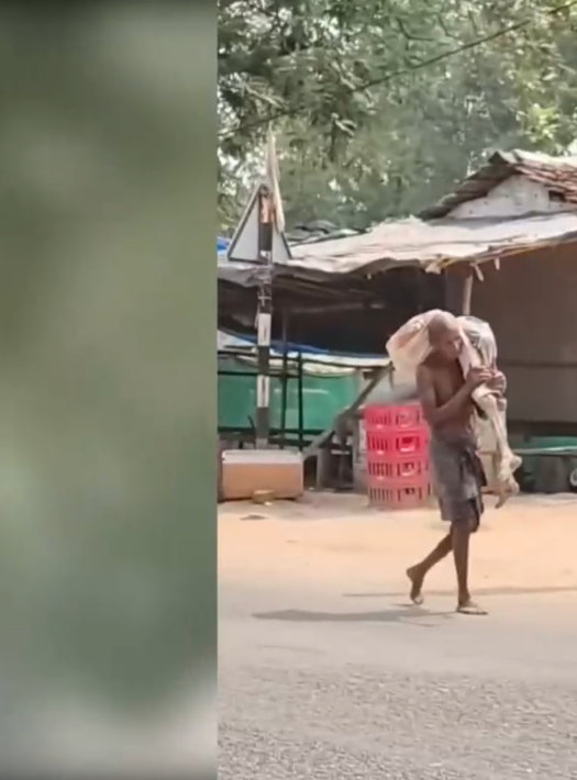 Hombre exhuma a su hermana y la lleva al banco para reclamar sus ahorros en la India. Hombre exhuma a su hermana y la lleva al banco para reclamar sus ahorros en la India.