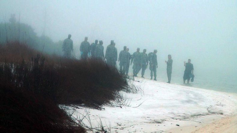 EEUU busca rescatar cuerpos de soldados atascados tras accidente