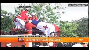 Depositan en Mausoleo restos expresidente Arnulfo Arias Madrid