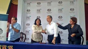 Firman convenio para mejoras de la escuela Ildaura Vieto de Pesé